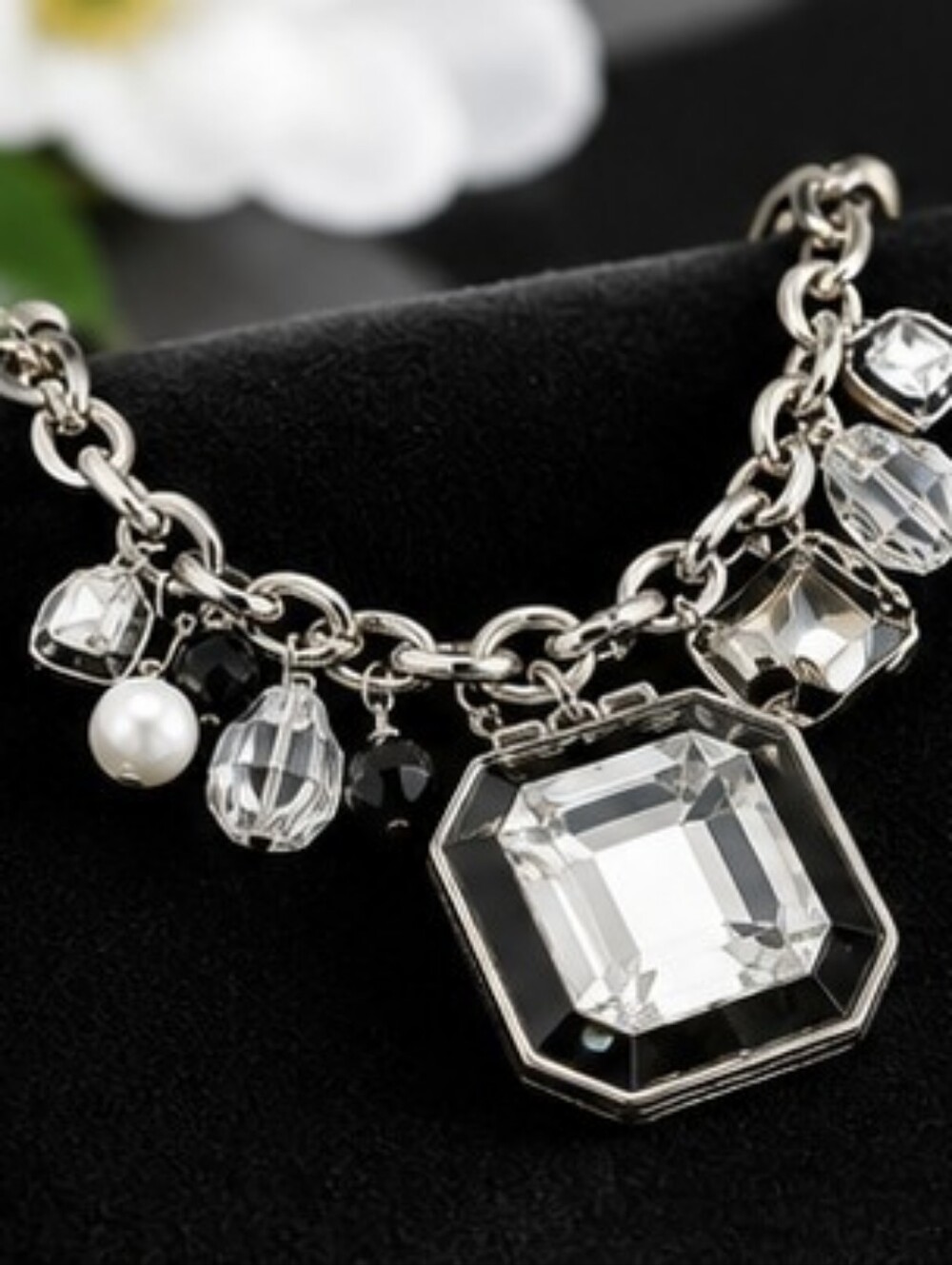 White House Black Market Crystal Statement Necklace Silver Tone Charm Collar WHB - Picture 3 of 7